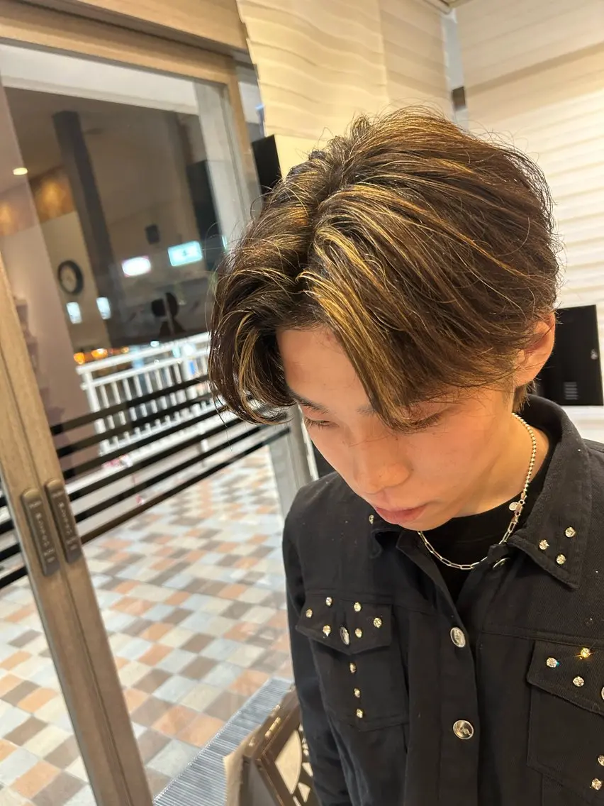 ミディアム メンズ ミディアムパーマ メンズハイライト メンズパーマ ハイライト カット RICHOUR豊中/ hirakuのヘアスタイル