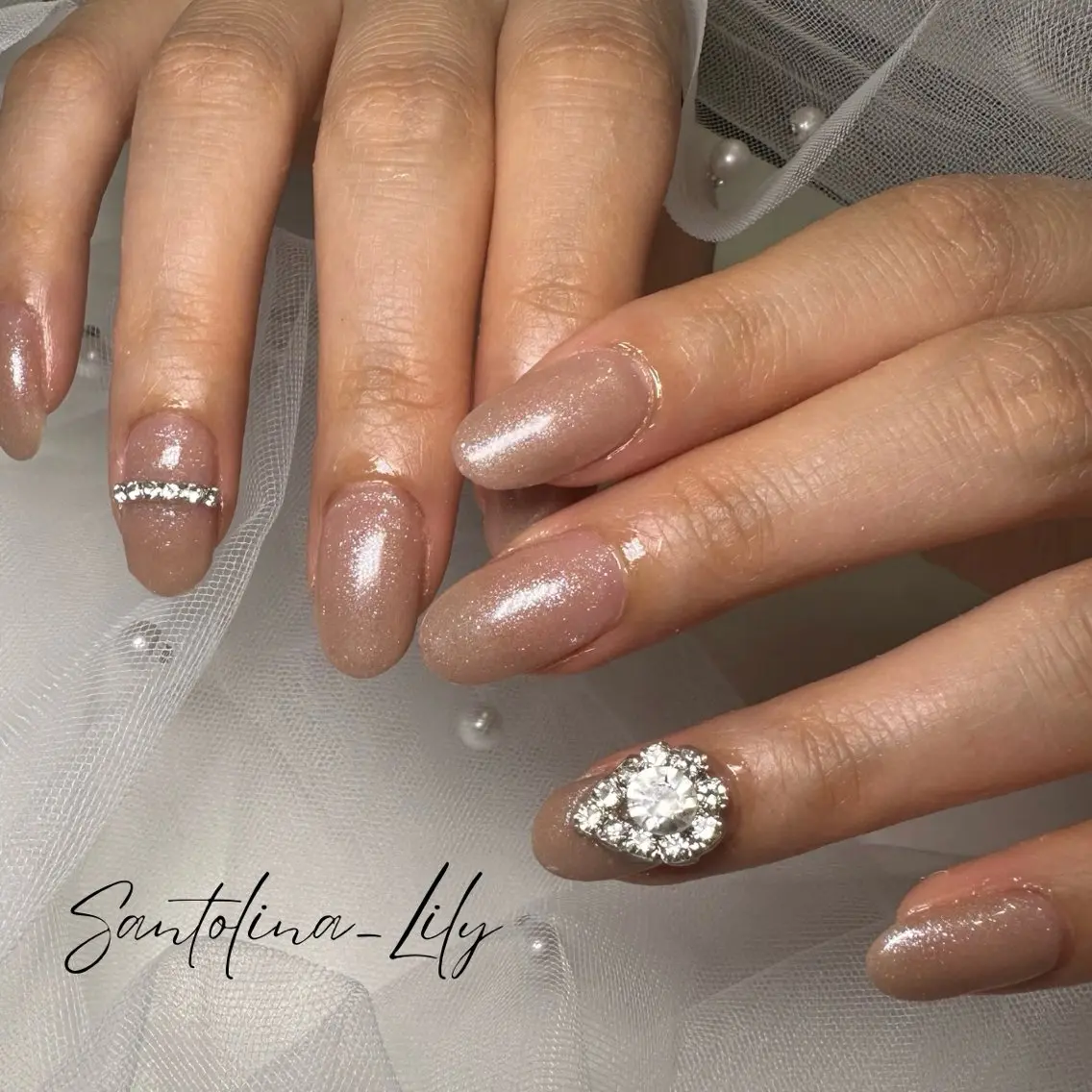 ネイル ラメ(グリッター) オフィスネイル シンプルネイル ハンドネイル Santolina Lilyのネイルデザイン