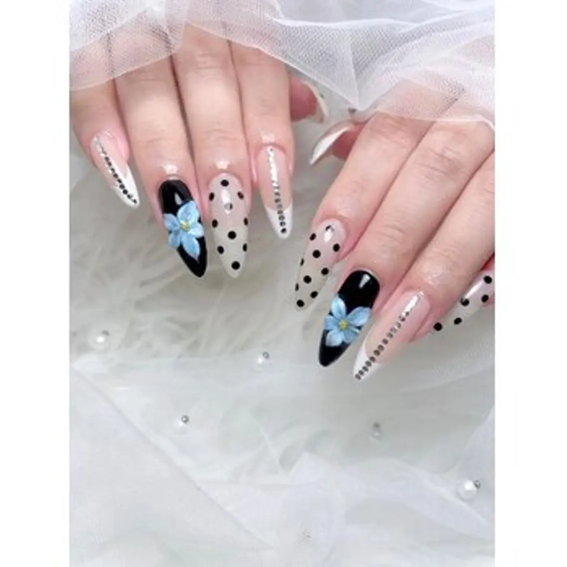 ネイル PEEKABOO NAIL 梅田のネイルデザイン