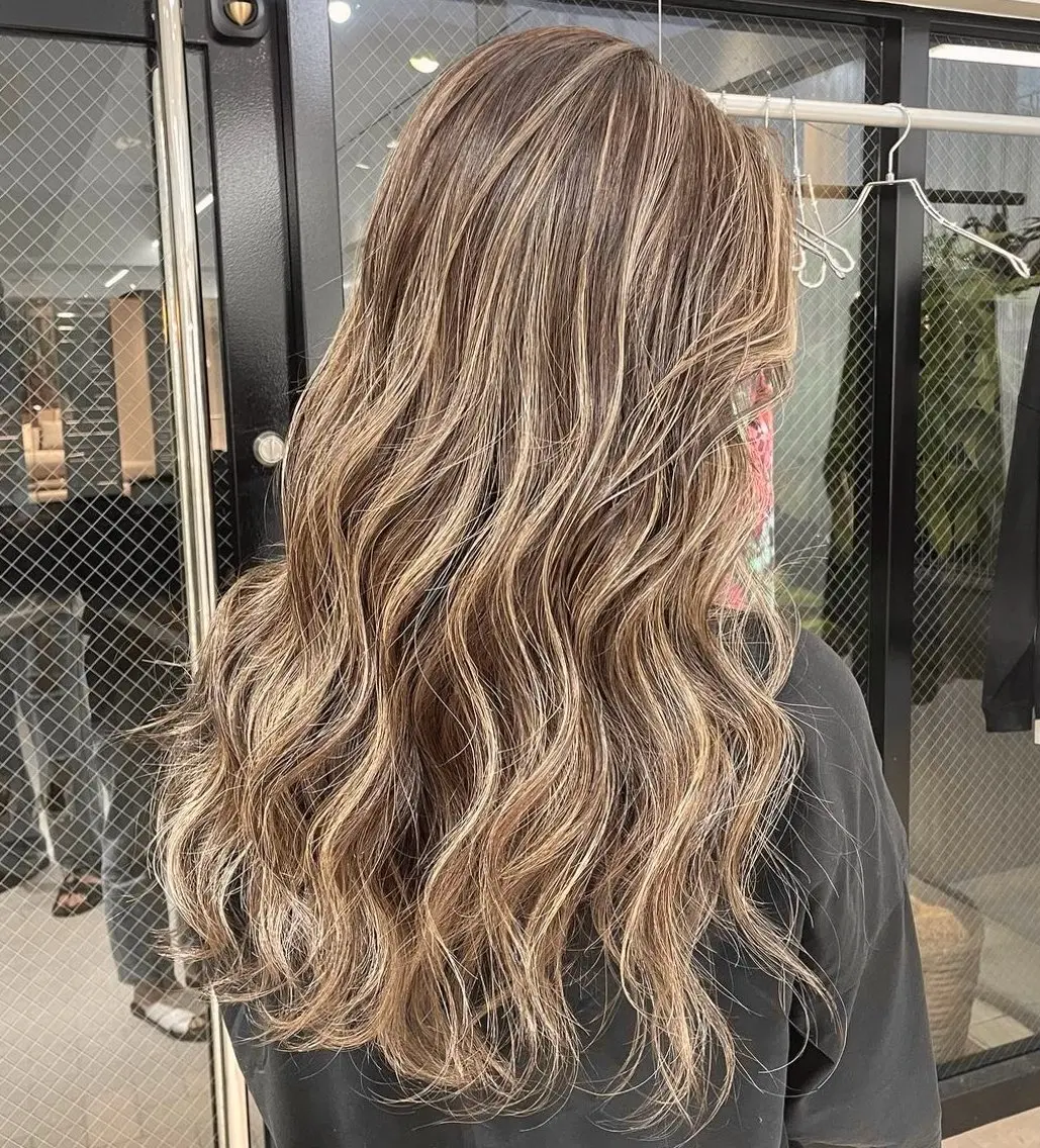 ロング カラー バレイヤージュ ハイライトカラー 外国人風カラー ハイライト レイヤーカット ヘアカラー ✨レイヤーカット 海外ヘア/原宿✨のヘアスタイル