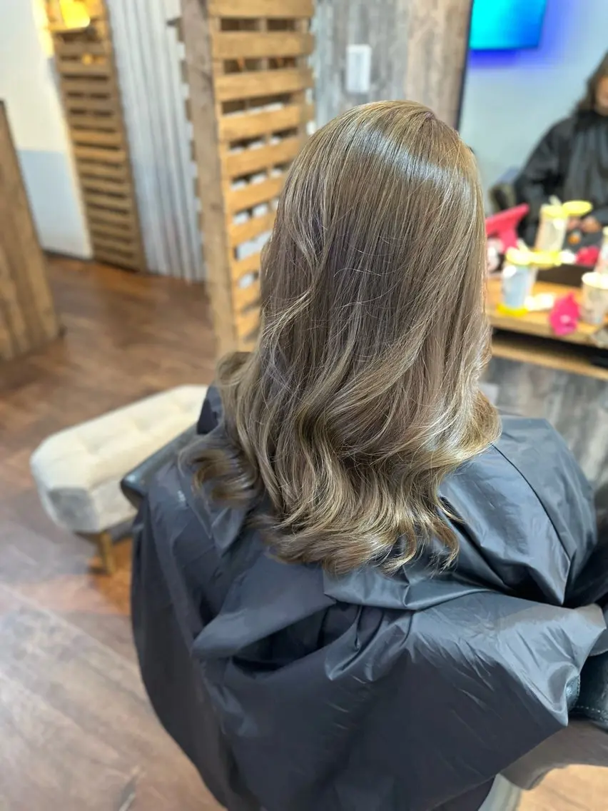 セミロング カラー アッシュ 透明感カラー カット ヘアカラー トリートメント Luzir⭐︎ GEN⭐︎のヘアスタイル