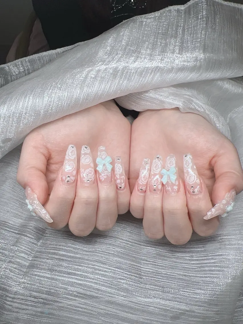 ネイル オーロラネイル チークネイル 長さ出し フットネイル フレンチネイル Lee Nails チップ長さだし専門店のネイルデザイン