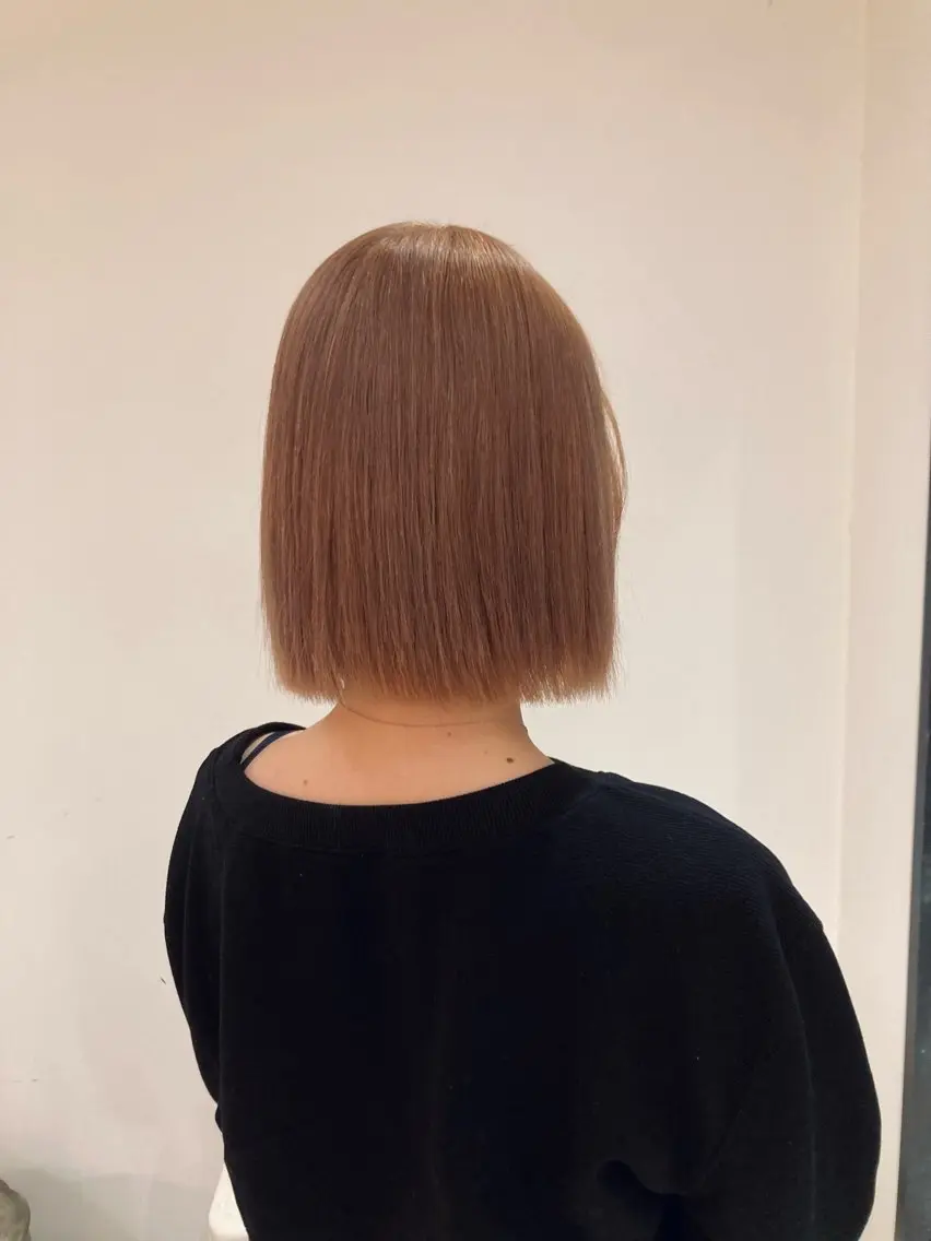 ショート カラー ブリーチ ヘアカラー 高木 玲奈のヘアスタイル