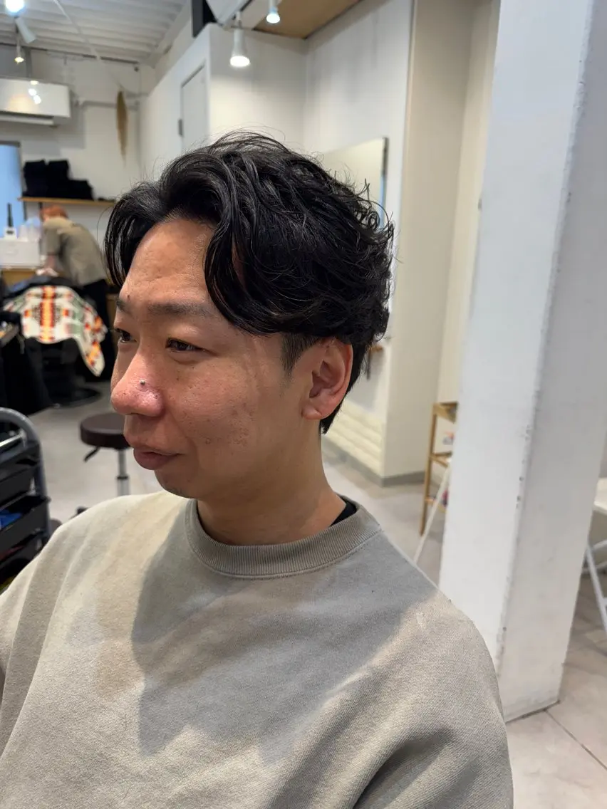 ミディアム パーマ メンズ ミディアムパーマ メンズパーマ カット パーマ トリートメント 似合う髪型が 分からない方へのヘアスタイル