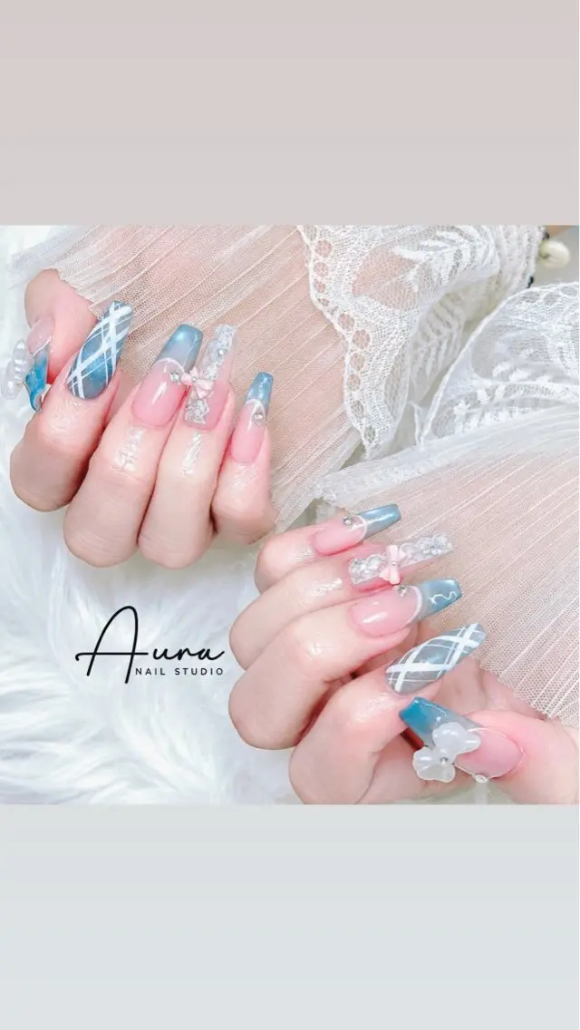 ネイル ブルー フラワーネイル ガーリー 韓国ネイル レース ハンドネイル Aura Nail Studioのネイルデザイン
