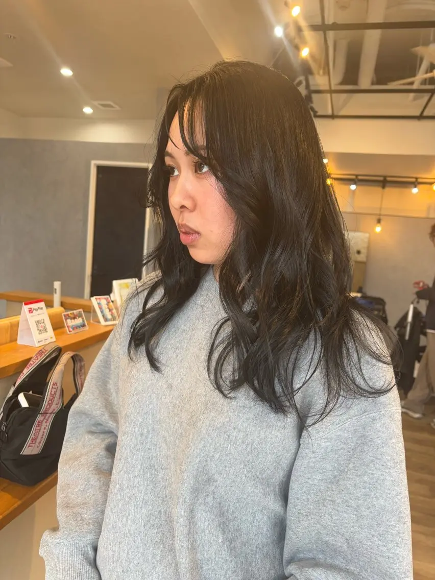 ロング カラー 黒髪 ブルーカラー ネイビーカラー 迫 裕美のヘアスタイル