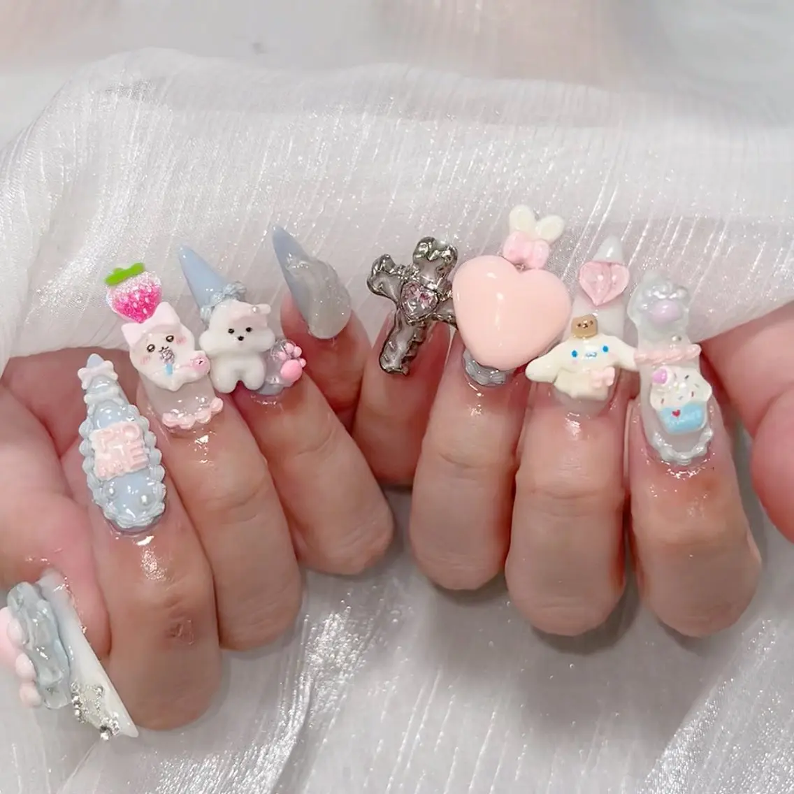 ネイル フットネイル マグネットネイル ぷっくりネイル ネイルチップ ワンホンネイル ハンドネイル Lyna 池袋のネイルデザイン