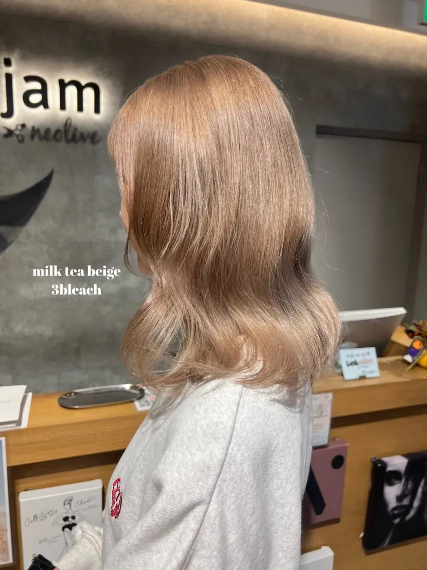 ミディアム カラー ベージュカラー ミルクティーベージュ ヘアカラー Kana 🍋 ハイトーン【高円寺】のヘアスタイル