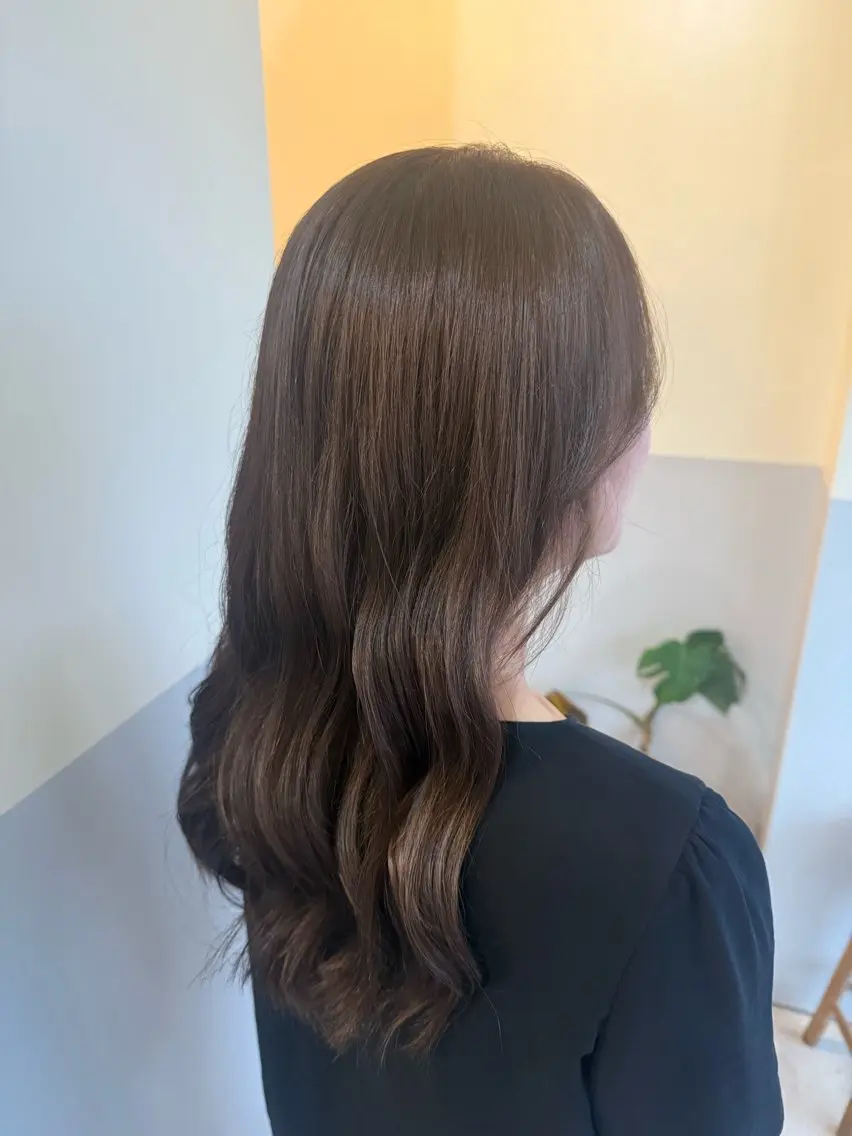 ロング カラー ショコラグレージュ 透明感カラー グレージュ 平川陸翔 ／艶カラーのヘアスタイル