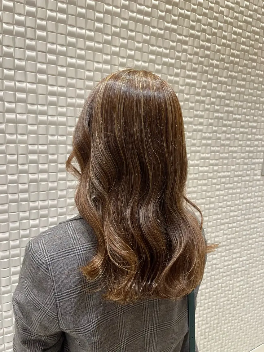 ミディアム ハイライト ヘアカラー 新宿 Chiakiのヘアスタイル