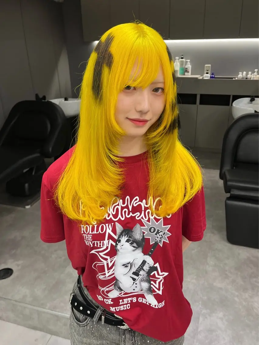 セミロング mei ブリーチのヘアスタイル