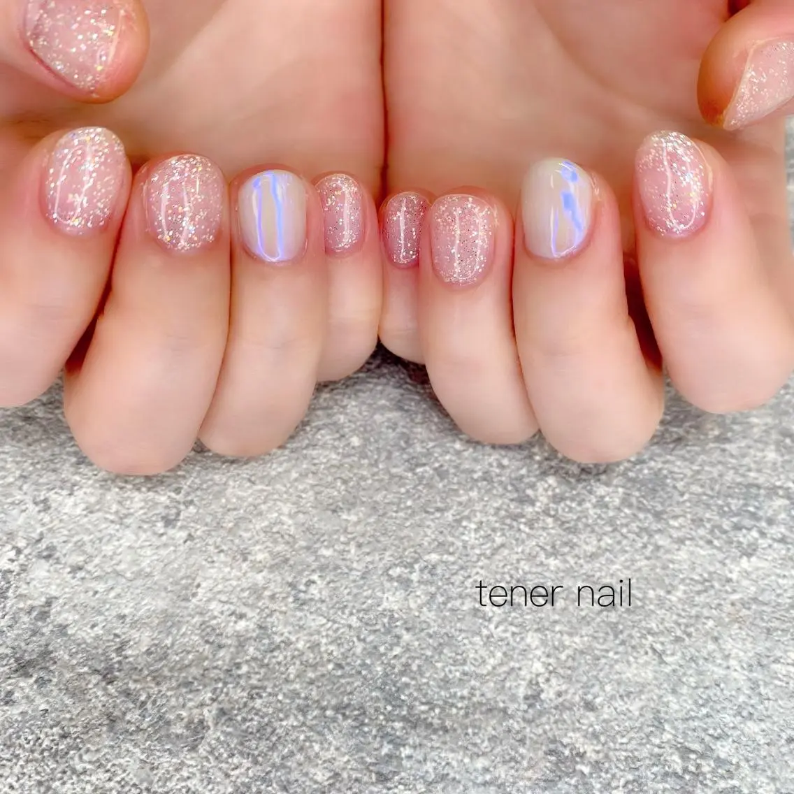 ネイル オーロラネイル キラキラネイル ラメ(グリッター) シルバー ホワイト テネルネイル tener nailのネイルデザイン