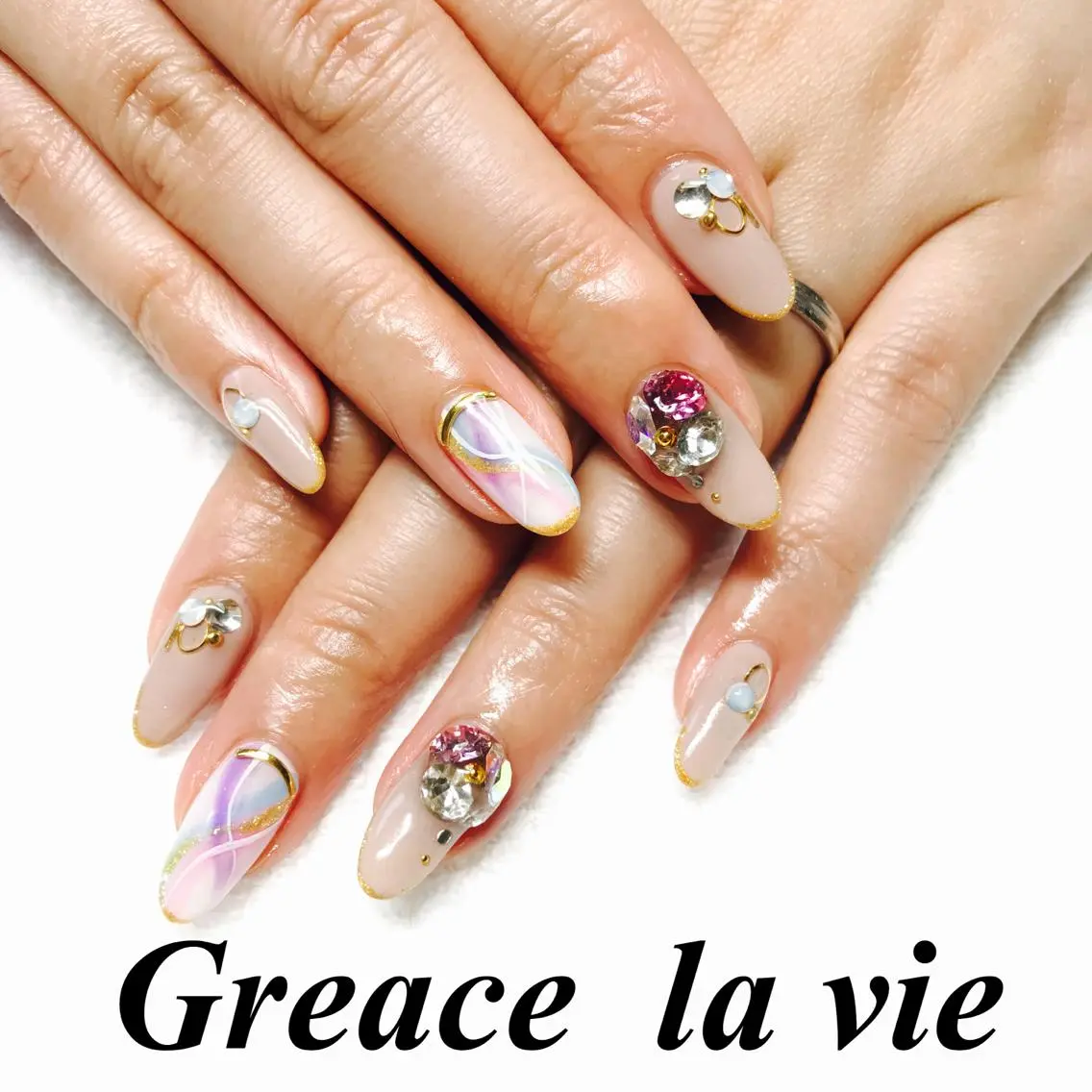 ロング カラー パーマ ヘアアレンジ キッズ ネイル マツエク・マツパ ナチュラル ニュアンスネイル ニュアンスパーマ Greace  la vieのネイルデザイン