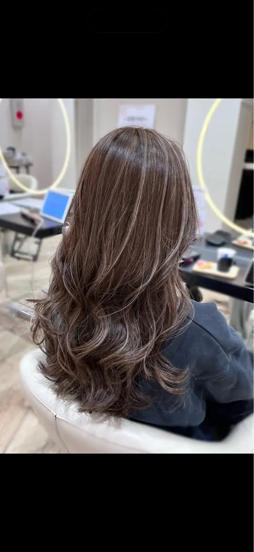 カラー ハイライトカラー 田村 瑠菜のヘアスタイル