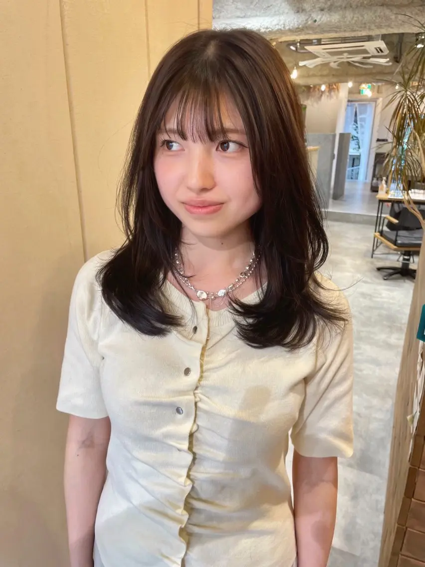 ミディアム ミディアムレイヤー レイヤーカット カット ヘアカラー トリートメント 透明感カラー 🦋AYAのヘアスタイル