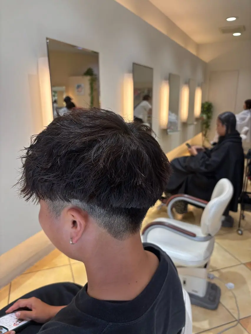 ショート パーマ フェザーパーマ 村上俊輔のヘアスタイル