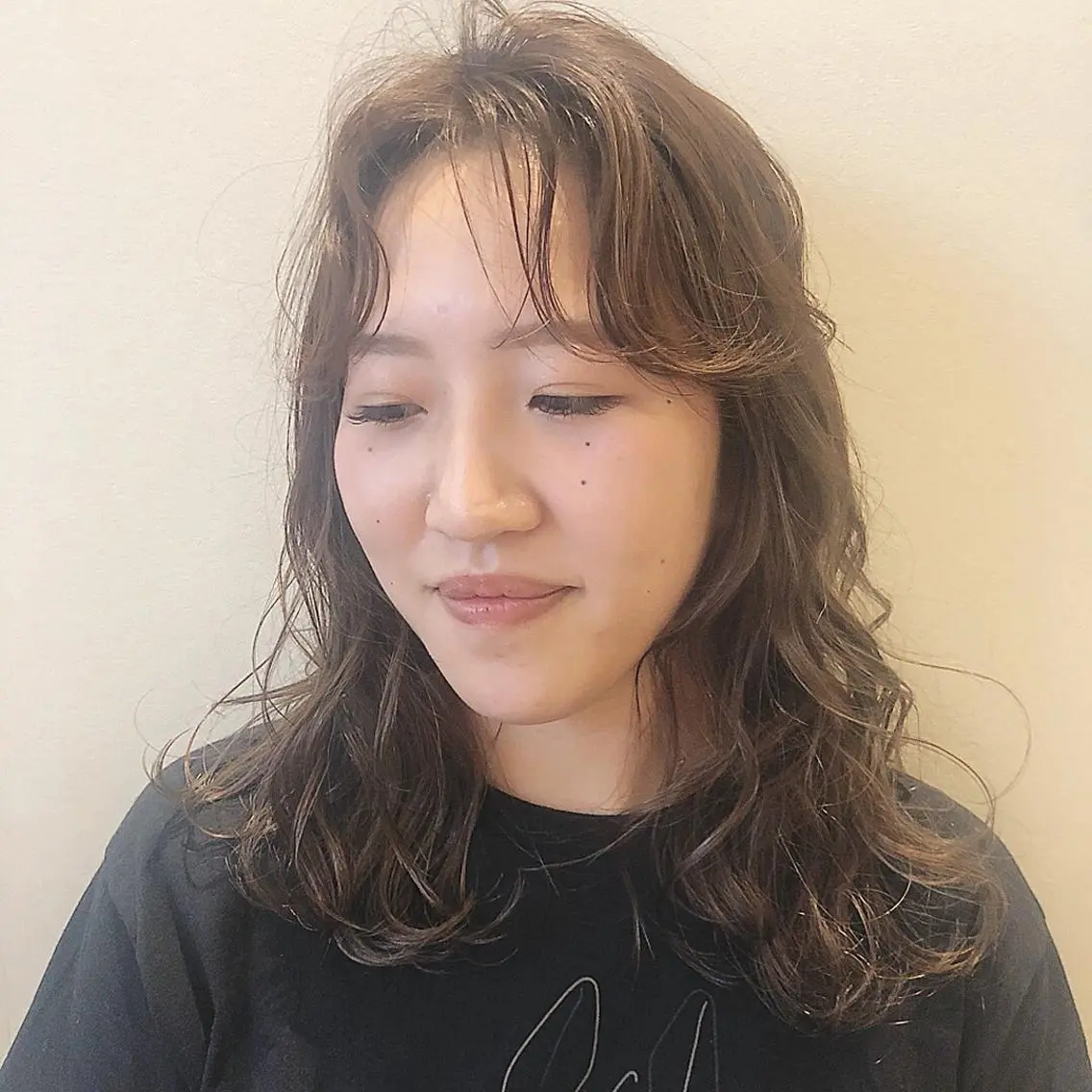 ミディアム カラー パーマ ミディアムパーマ カット ヘアカラー ニシダヒカリ🌙 髪質改善×似合わせのヘアスタイル