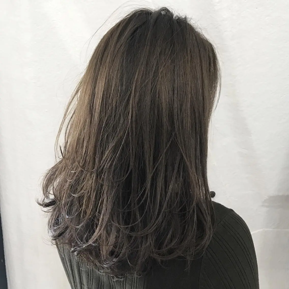 セミロング カラー レイヤーカット K-POP好き美容師 🇰🇷Kai.Yのヘアスタイル