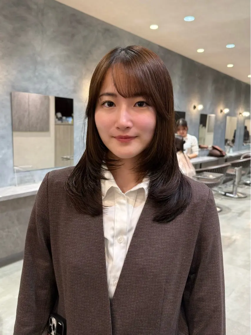セミロング 山元 くるみのヘアスタイル