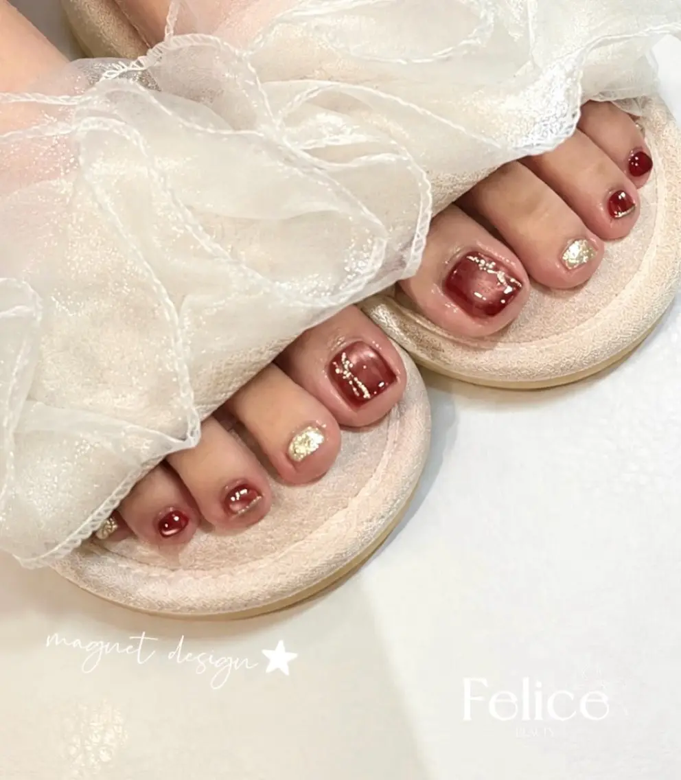 ネイル フットネイル キラキラネイル マグネットネイル 夏ネイル フットネイル MIREI Felice大宮西口のネイルデザイン