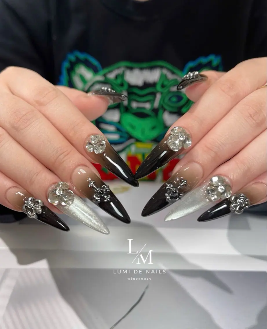ネイル グラデーション ラメ(グリッター) マグネットネイル ミラーネイル ニュアンスネイル ハンドネイル Lumi de nailsのネイルデザイン