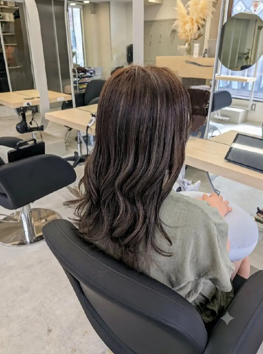セミロング カラー グレージュ ハイライトカラー ミント ハイライト ヘアカラー ブリーチなしWカラー 【艶感✨透明感】中澤のヘアスタイル