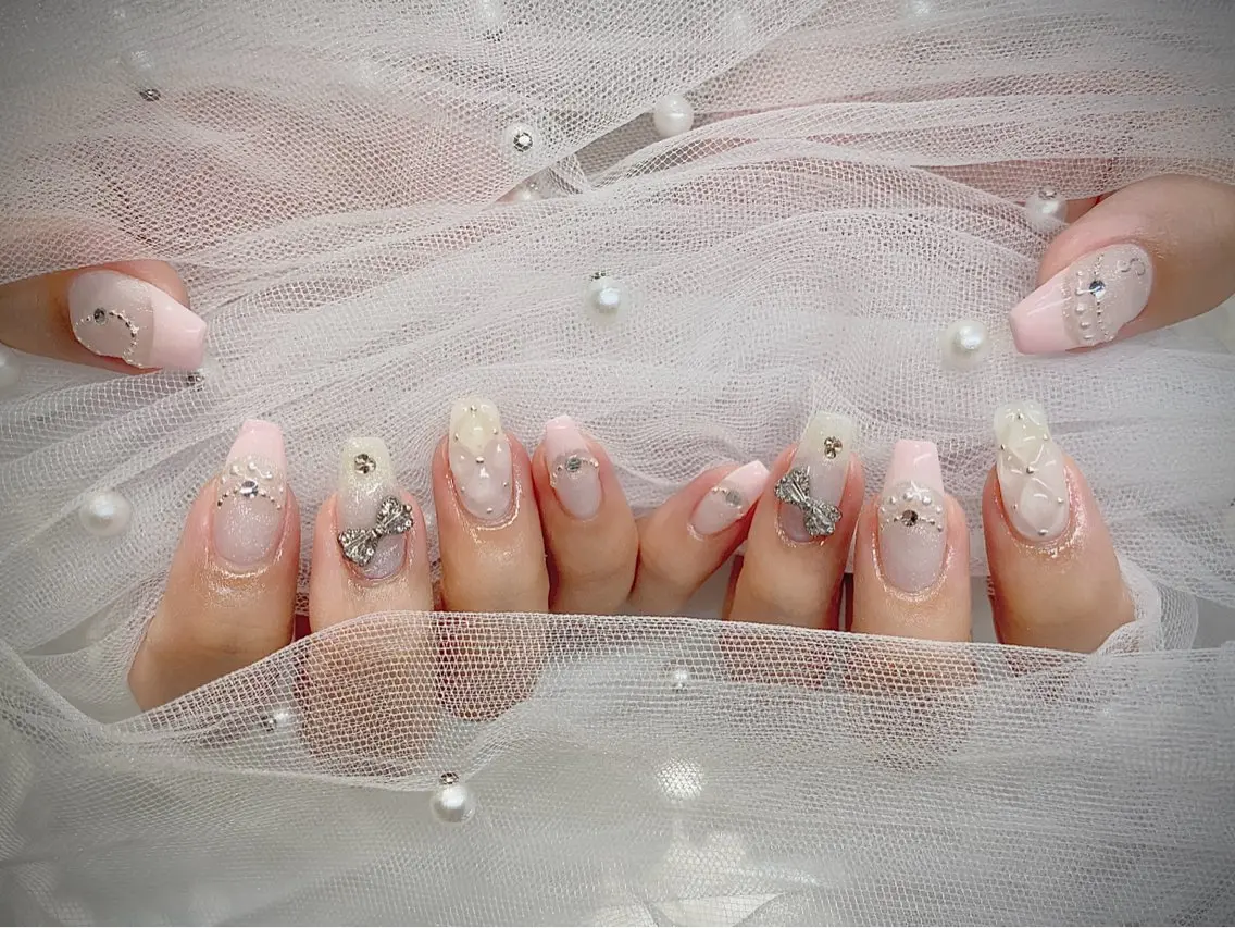 ネイル I-nailロング /ワンホン/キラキラのネイルデザイン