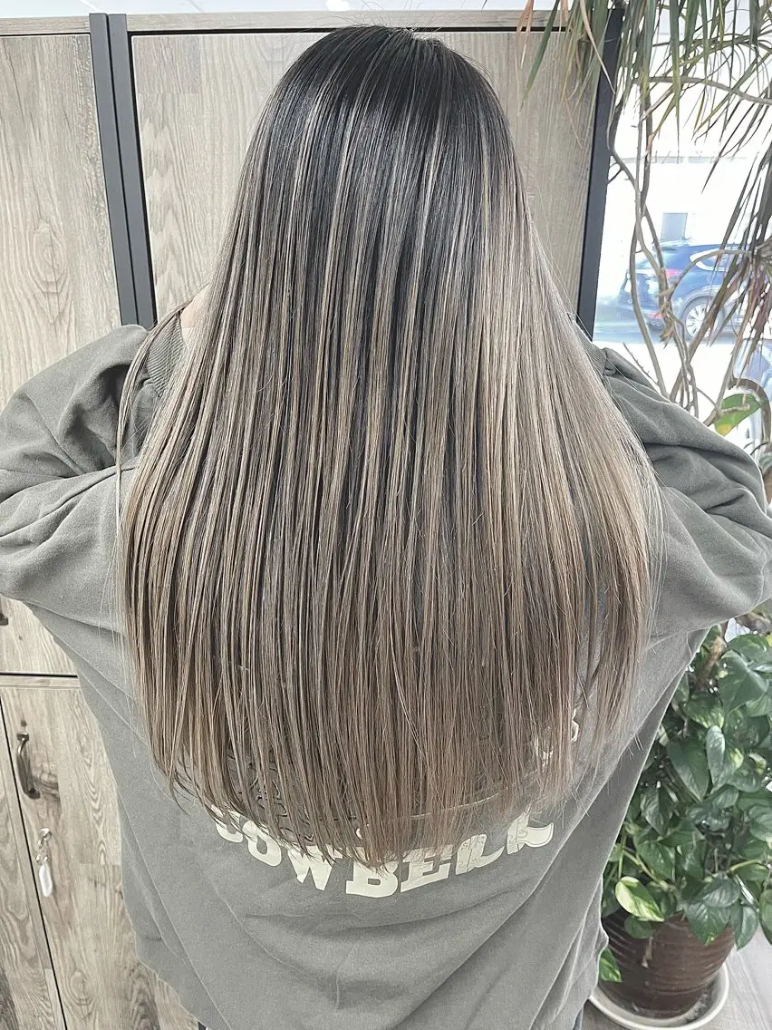 ロング 井上 彩加のヘアスタイル