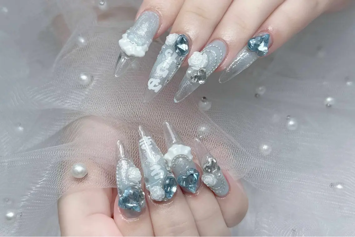 ネイル アートネイル フラワーネイル ジェルネイル キラキラネイル 韓国ネイル ハンドネイル ハンドケア Nova Nail Salonのネイルデザイン