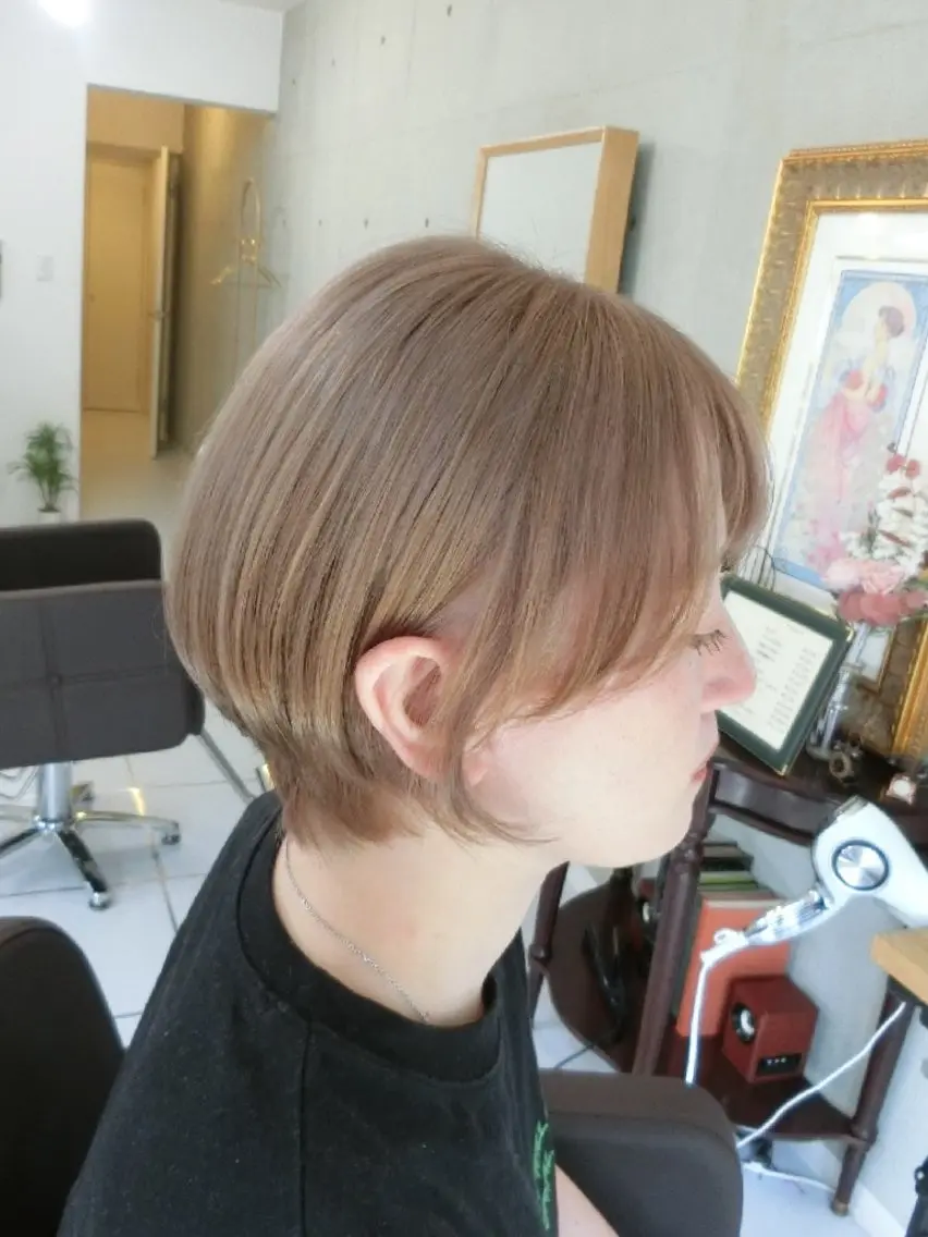 ショート カラー ベージュカラー ヘアカラー ma cherie naoのヘアスタイル