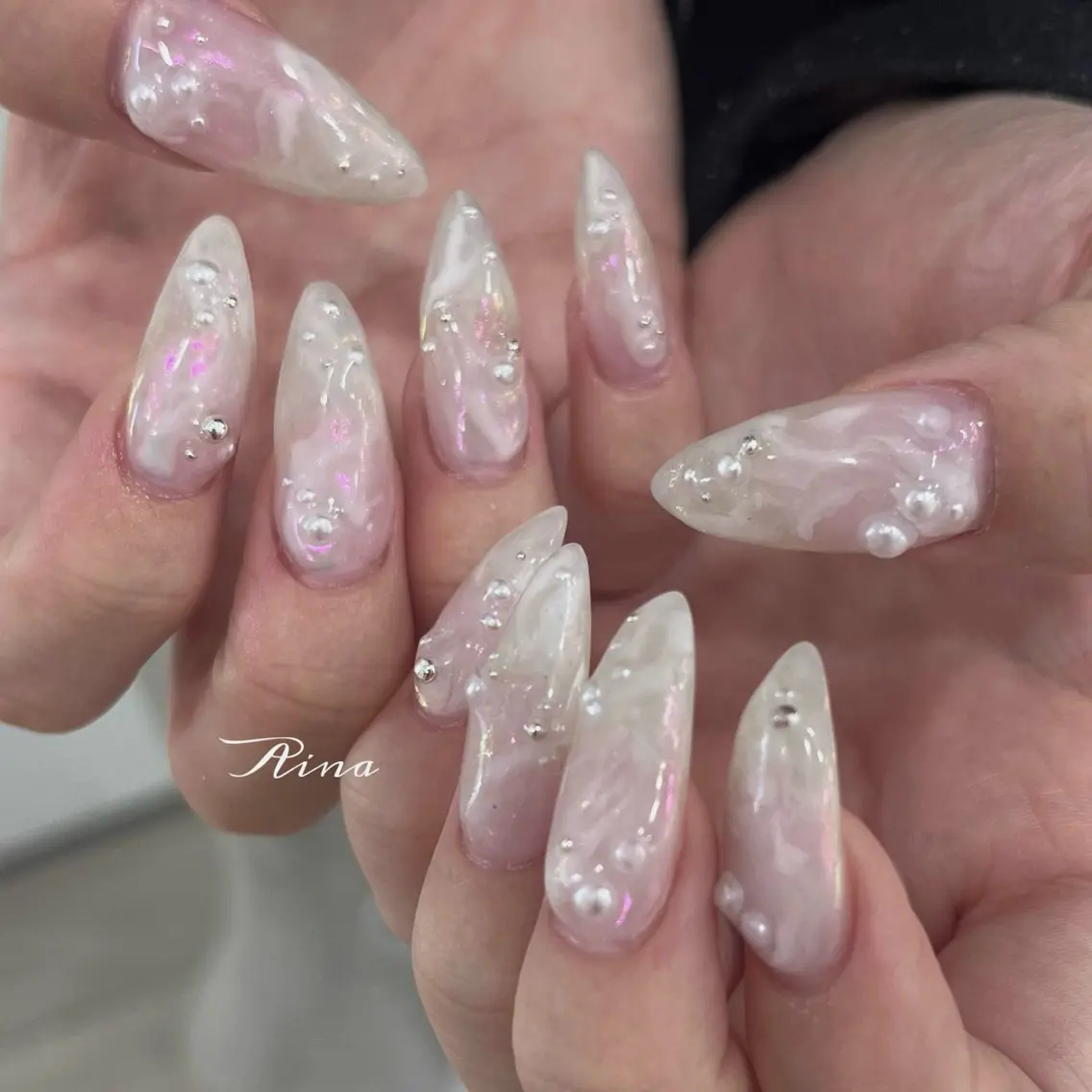 ネイル ピンク ホワイト ハンドネイル moca心斎橋店 Aina🐈⬛🤍のネイルデザイン