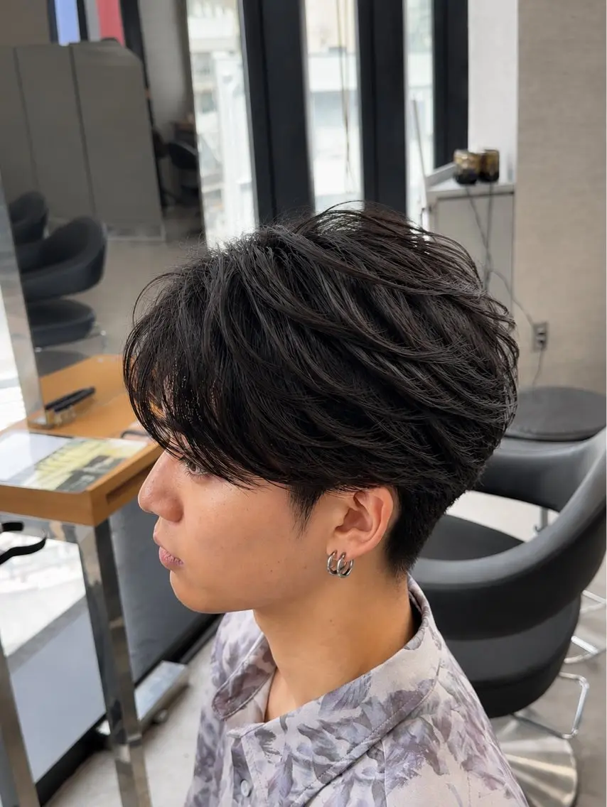 ショート パーマ ヘアアレンジ メンズ フェザーパーマ メンズパーマ シャドーパーマ ショートヘア ニュアンスパーマ カット パーマ トリートメント ヘッドスパ ヘアセット メンズフェザーパーマ 💫曲がる縮毛矯正のヘアスタイル