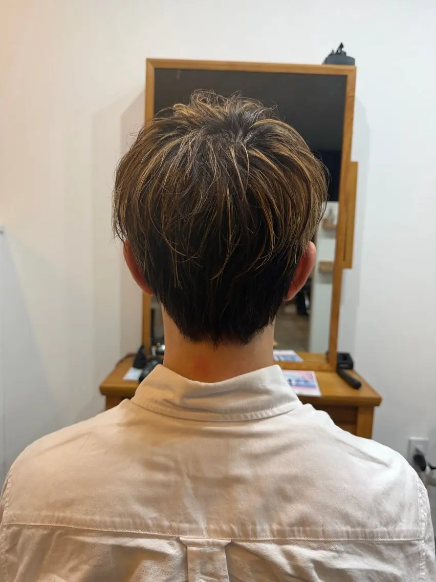 ショート カラー メンズ メンズハイライト ハイライトカラー ハイライト Meteor 店長 祝田涼太のヘアスタイル