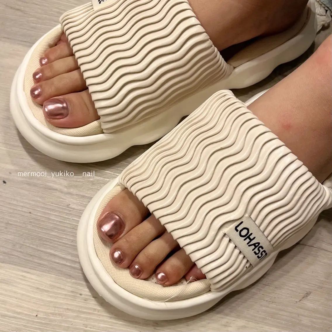 ネイル ブラウン フットネイル ジェルネイル ミラーネイル ワンカラーネイル mermooi nailのネイルデザイン