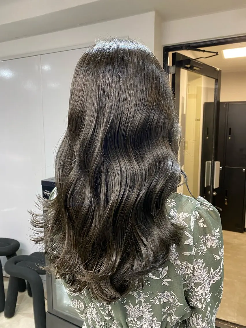 ロング カラー 透明感カラー グレージュ オリーブグレージュ オリーブグレー カット ヘアカラー トリートメント レイヤー×髪質改善✨ 渋谷/佐藤侑哉のヘアスタイル