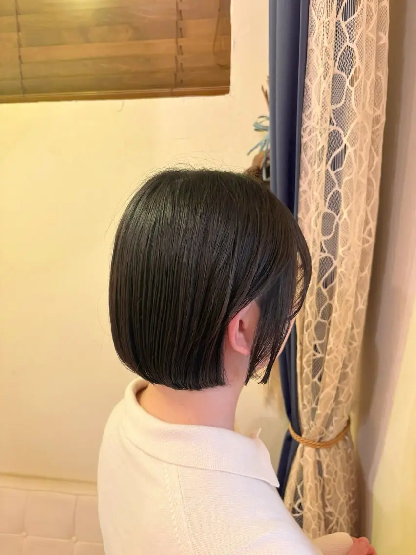 ミディアム ボブ カット Chisato /Regolithのヘアスタイル