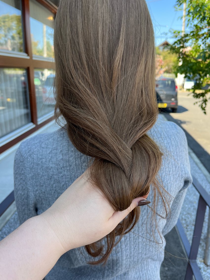 セミロング ヘアカラー emusalon. kahoのヘアスタイル