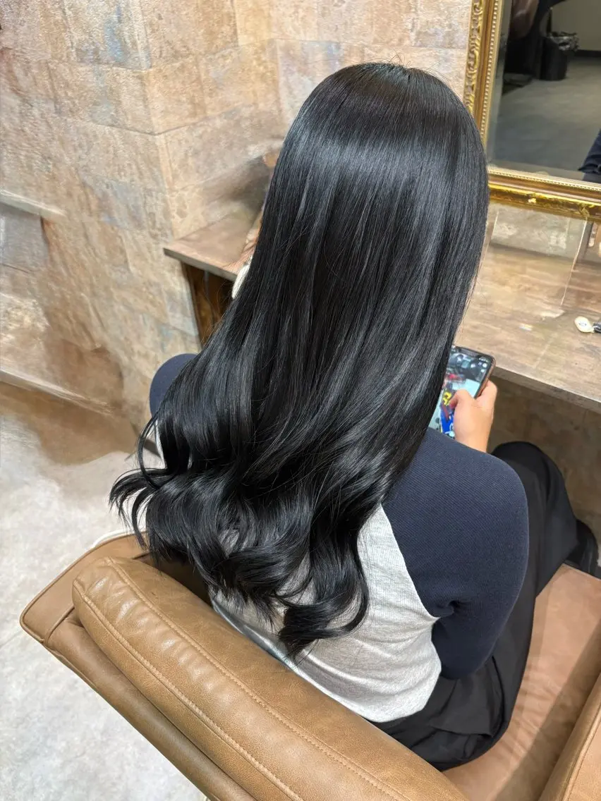 ロング カラー ヘアアレンジ 黒髪 ヘアカラー 岡本 恋樺のヘアスタイル