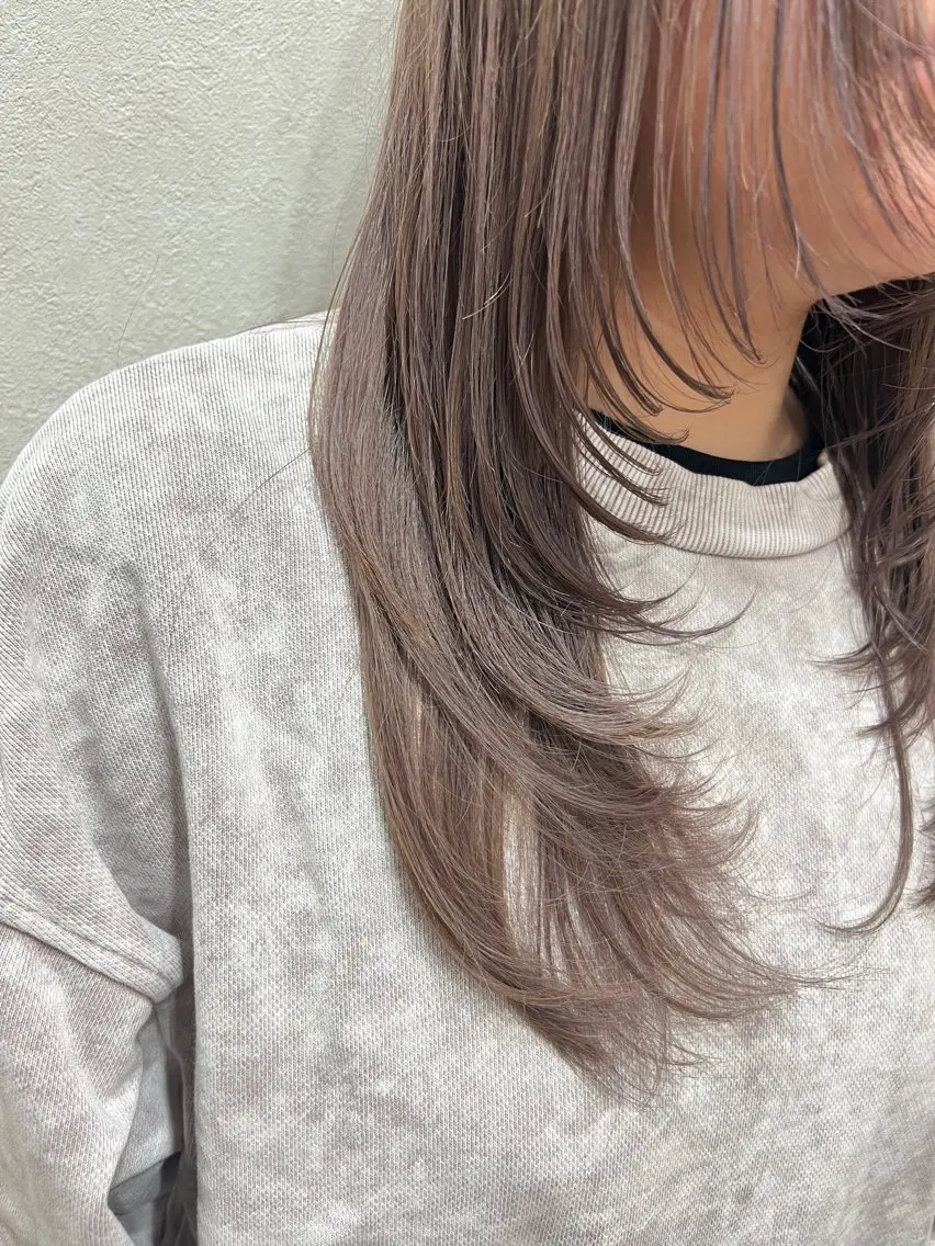 ロング カラー ベージュカラー ミルクティーベージュ 顔まわりレイヤー レイヤーカット 🍇おぐら めぐみ🍇のヘアスタイル