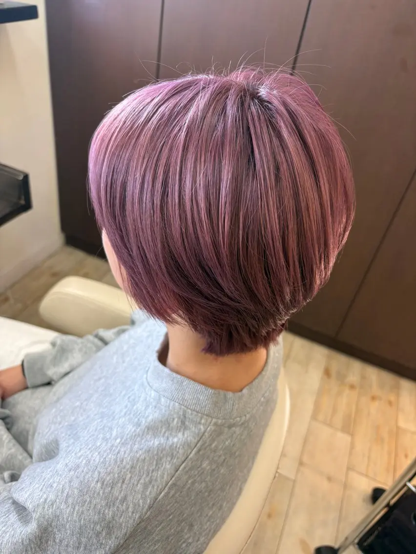 ショート カラー ルプラボウ　岡田 莉音のヘアスタイル