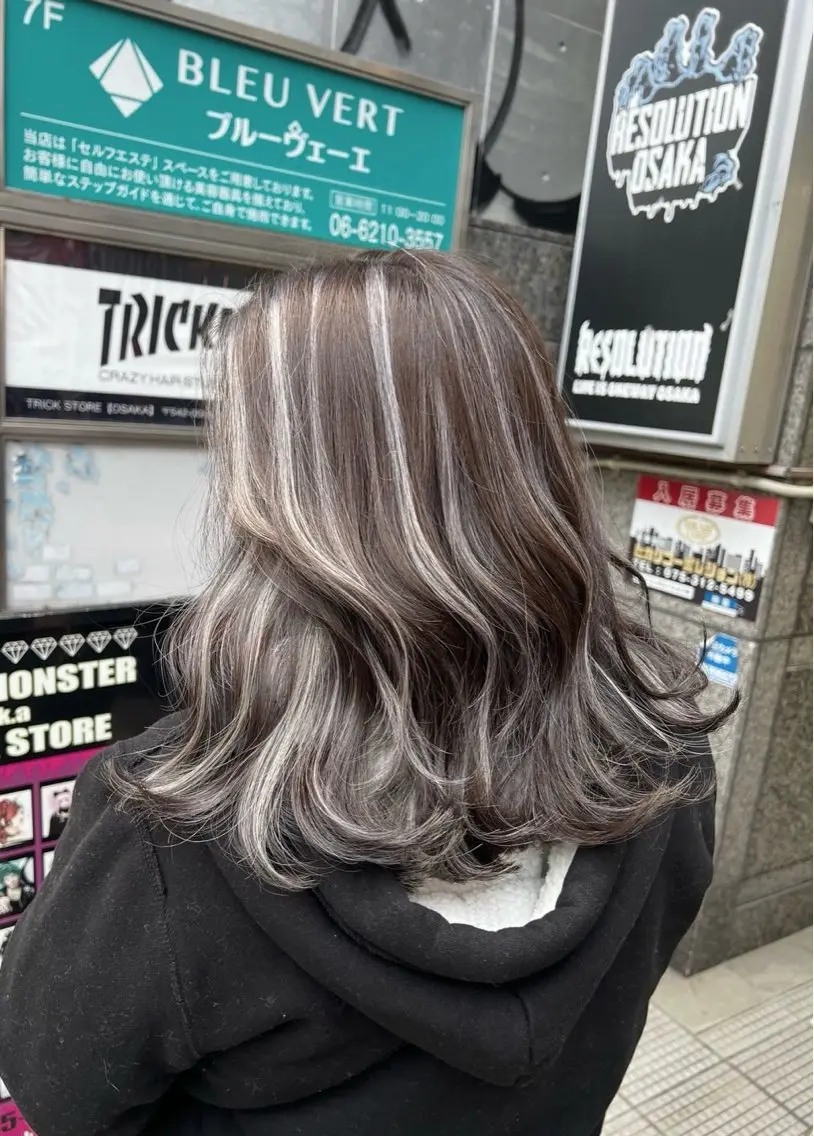 ミディアム カラー ダークグレー ダークグレージュ グレージュ ハイライトカラー ハイライト カット ヘアカラー トリートメント 指名数No.1 /NAOYAのヘアスタイル