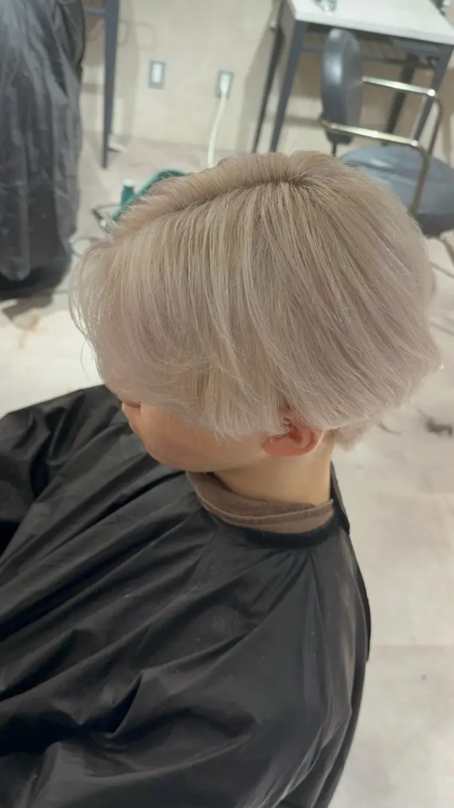 カラー メンズ ヘアカラー トリートメント ヘアセット 🇰🇷ハイトーン× 韓国レイヤー레이어드のヘアスタイル