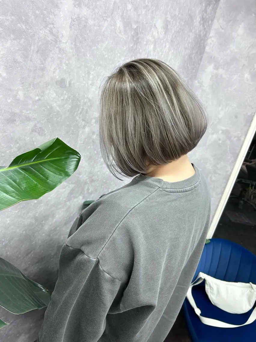 外国人バレイヤージュ＋カラー＋２ステップトリートメント＋ケアブリーチ付きの写真