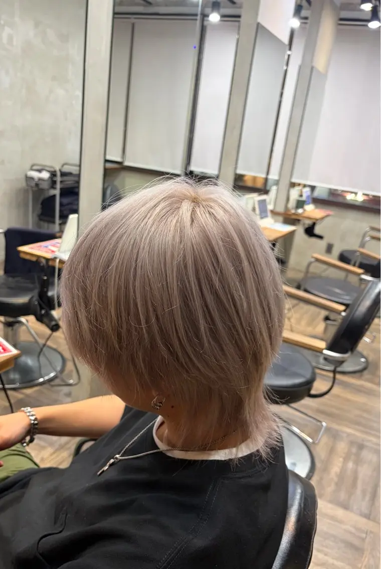 カラー ベージュカラー ブリーチ ホワイトベージュ ヘアカラー La fith 新田のヘアスタイル