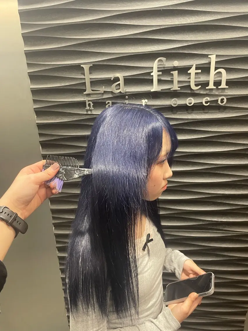 カラー ブルーカラー ネイビーカラー ヘアカラー カラーブリーチ特化 石原勇希のヘアスタイル