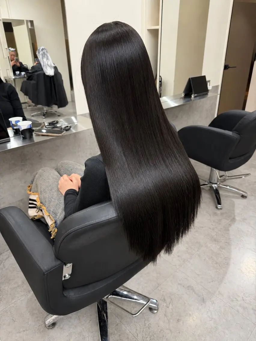 ロング カット 縮毛矯正 トリートメント 🫧とぅるん艶髪🫧 透明感カラー×猿渡のヘアスタイル