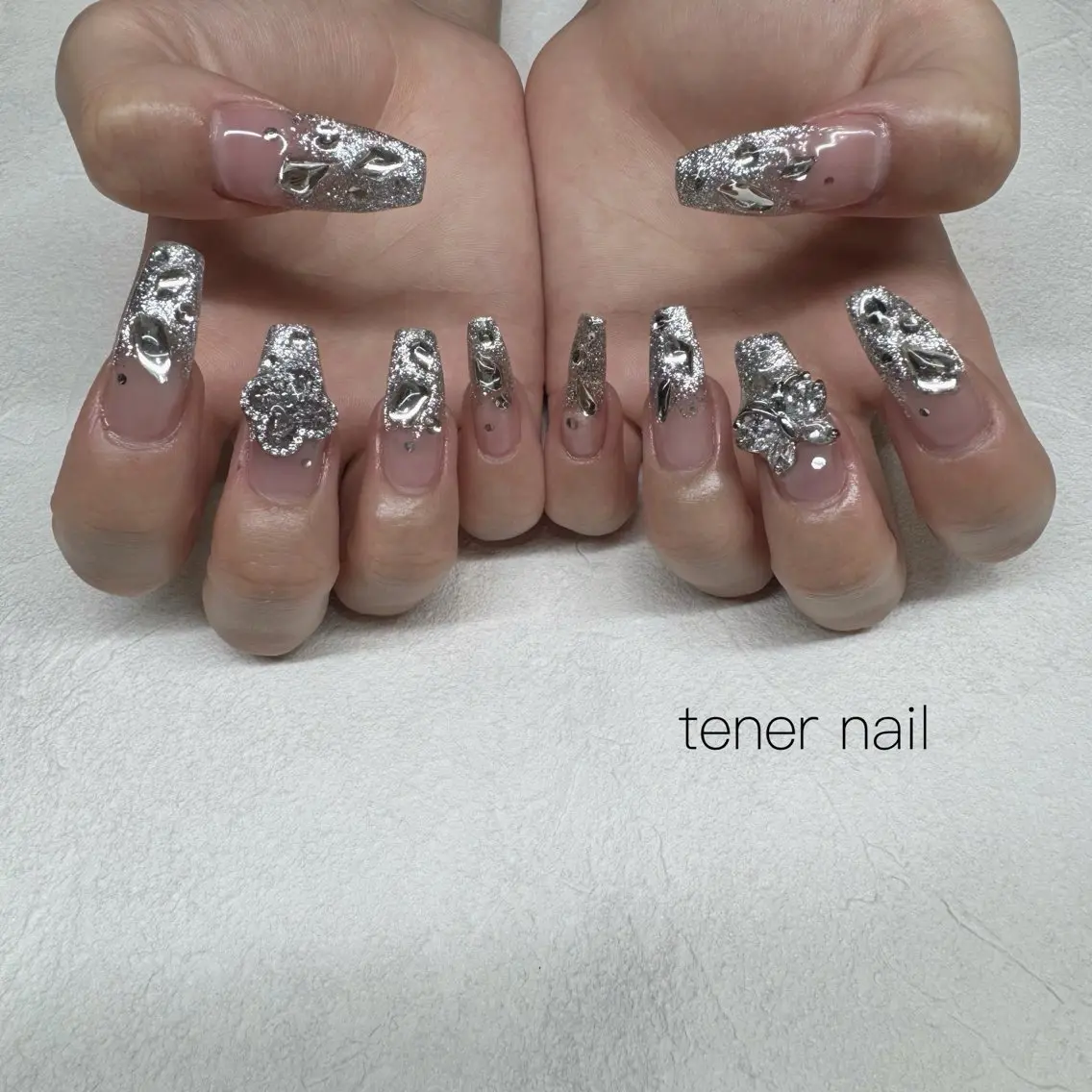 ネイル グラデーション ラメ(グリッター) ラメグラデーション シルバー ハンドネイル テネルネイル tener nailのネイルデザイン
