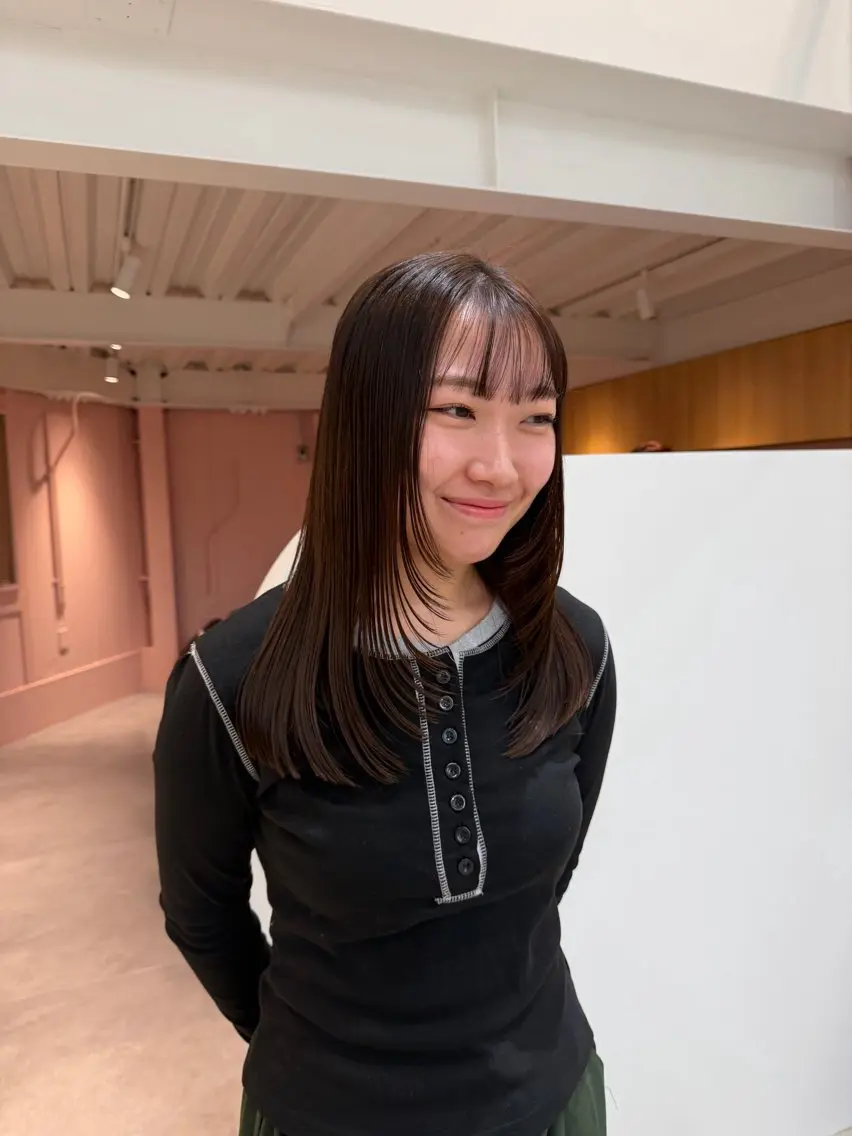 セミロング 顔まわりレイヤー レイヤーカット カット ENIF 大島 芽生のヘアスタイル
