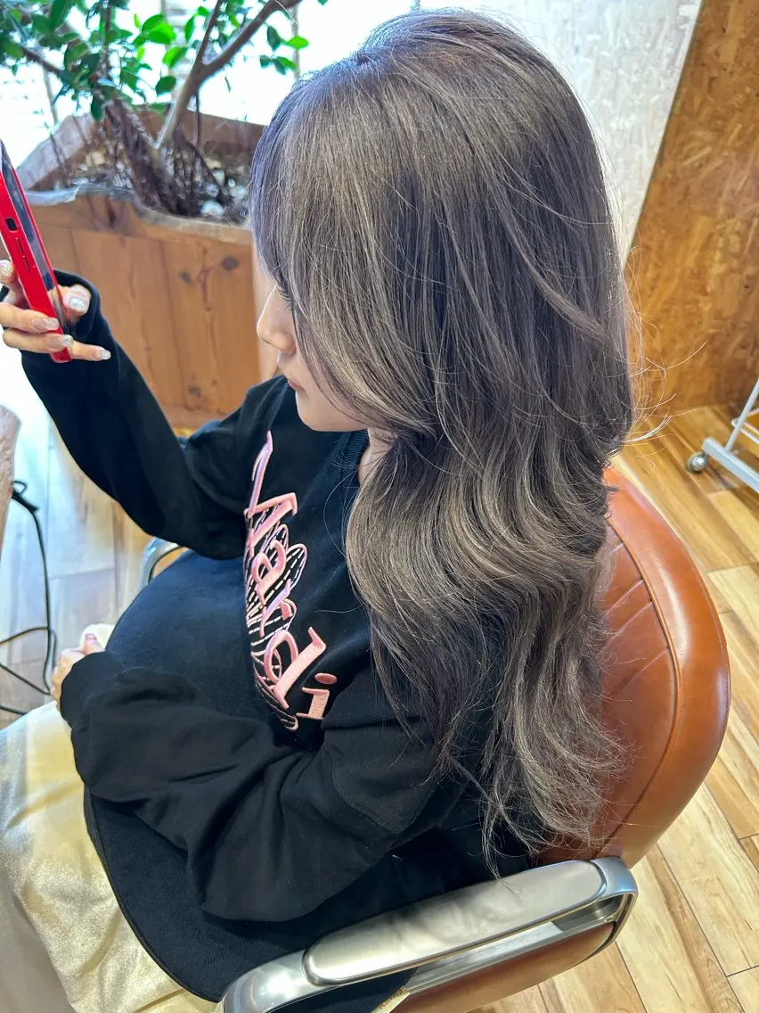 ロング カラー シルバー レイヤーカット manami ♡のヘアスタイル
