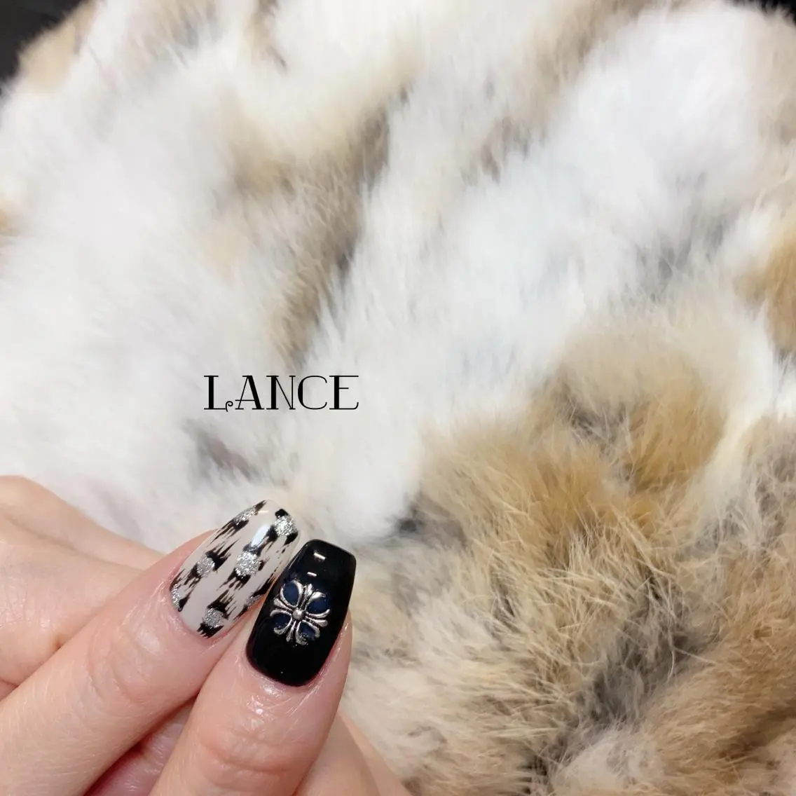 ミディアム ネイル オーロラネイル フレンチネイル ワンホンネイル 冬ネイル ハンドネイル Lance nailのネイルデザイン